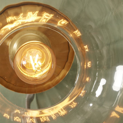 Vue intérieure du globe en verre transparent du plafonnier Brussels et de son ampoule
