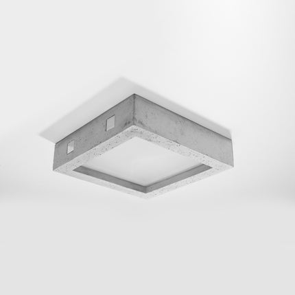 Plafonnier Carré Brut en béton fixé au plafond, vue de dessous, éteint