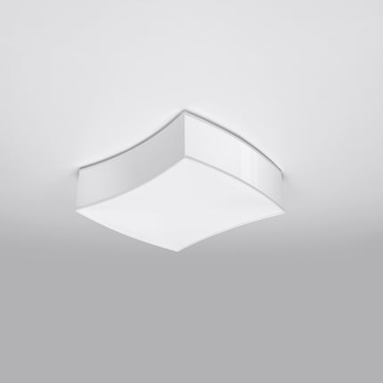 Vue en angle du plafonnier carré souple blanc, forme concave et bords blancs brillants