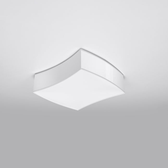 Vue en angle du plafonnier carré souple blanc, forme concave et bords blancs brillants