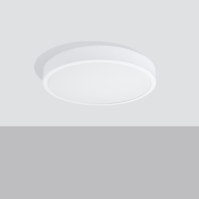 Vue en angle du plafonnier rond Cercle Moderne 50 cm blanc, finition aluminium mat