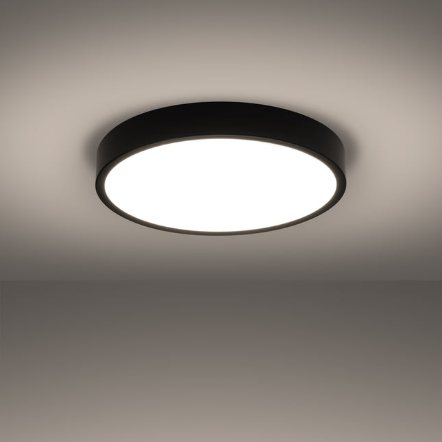 Vue de profil du plafonnier Cercle Moderne 50 cm noir, épaisseur fine 6 cm