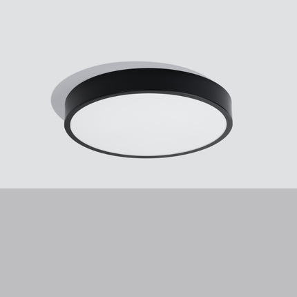 Vue en angle du plafonnier rond Cercle Moderne 50 cm noir, finition aluminium mat