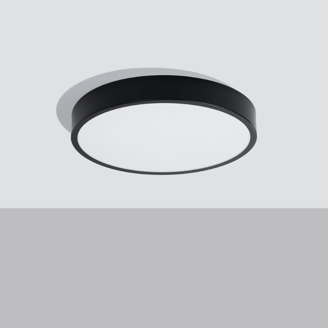 Vue en angle du plafonnier rond Cercle Moderne 50 cm noir, finition aluminium mat