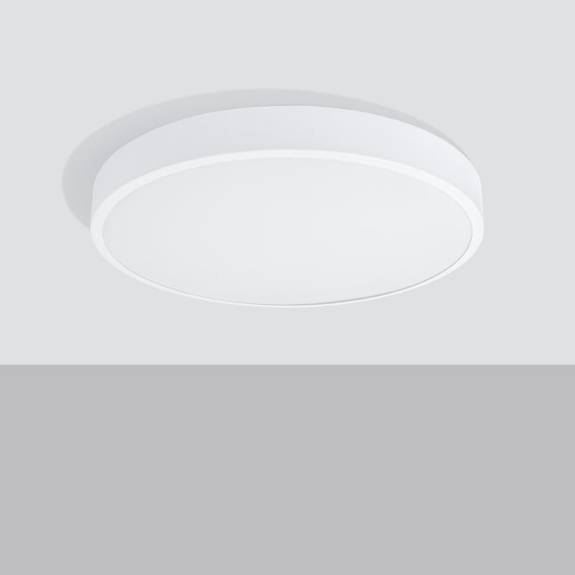 Vue en angle du plafonnier rond Cercle Moderne 60 cm blanc, finition aluminium mat
