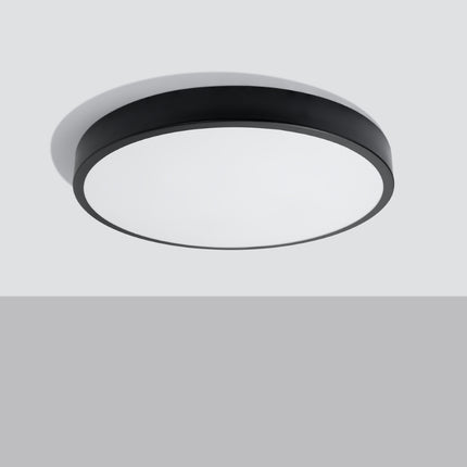 Vue en angle du plafonnier rond Cercle Moderne 60 cm noir, finition aluminium mat