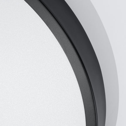 Vue de dessous du plafonnier Cercle Moderne 60 cm noir montrant le diffuseur LED