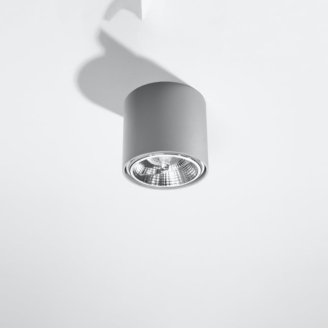 Plafonnier circulaire gris en aluminium, spot cylindrique en saillie vu de trois quarts sur fond clair