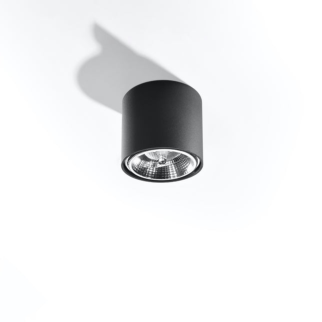 Plafonnier circulaire noir en aluminium, spot cylindrique en saillie vu de trois quarts sur fond clair