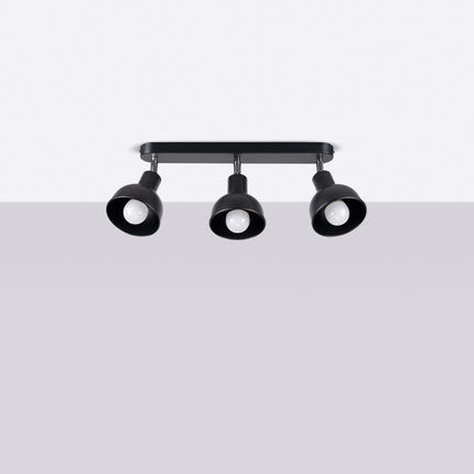 Plafonnier Elba noir trois spots installé au plafond d'une chambre