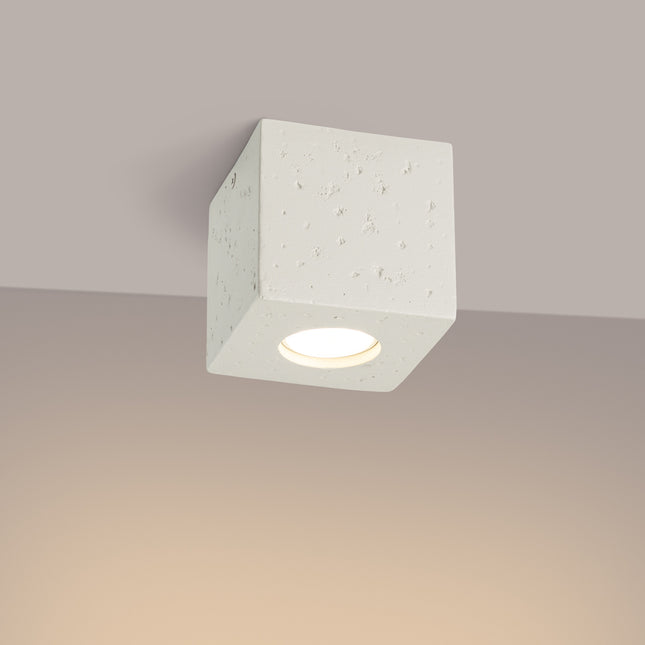 Plafonnier Cube en Béton Beige, lumière allumée