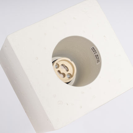 Plafonnier Cube en Béton Beige, packshot de trois quarts