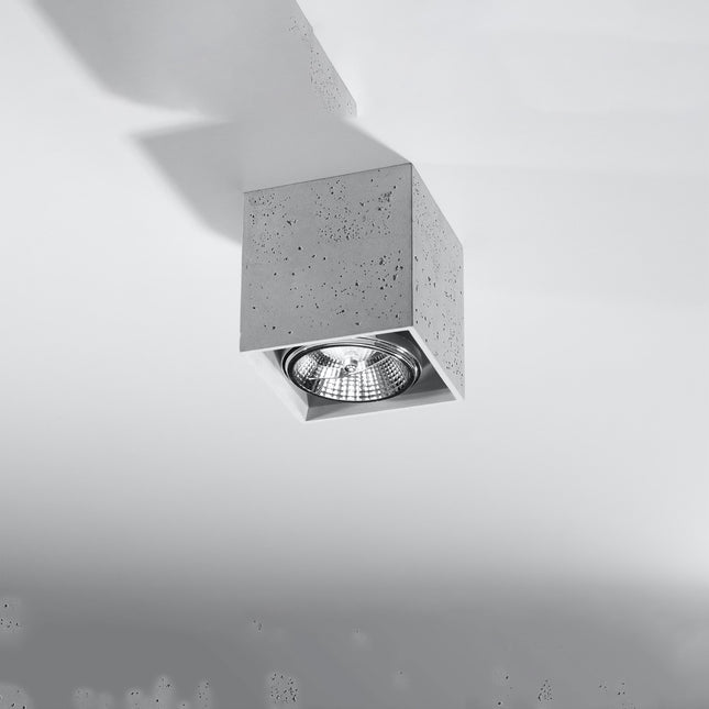 Plafonnier Cube Industriel en béton fixé au plafond, spot orientable, éteint