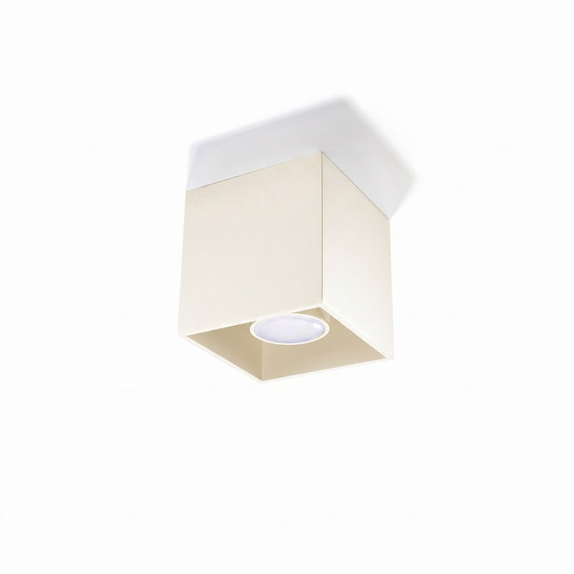 Plafonnier Cube LED beige clair, vue en situation sur fond clair