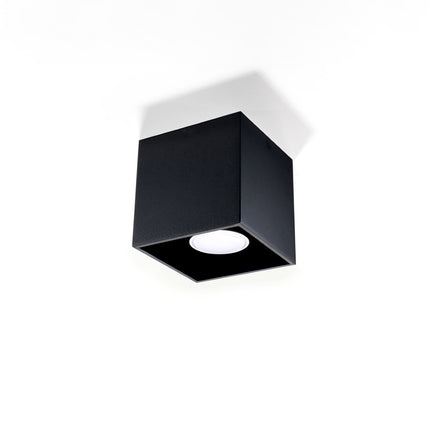 Détail du plafonnier cube LED noir en aluminium