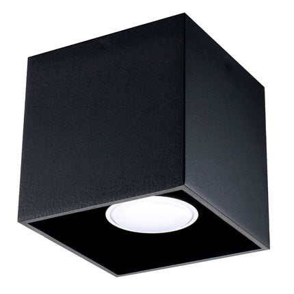 Plafonnier cube LED noir en aluminium sur fond neutre
