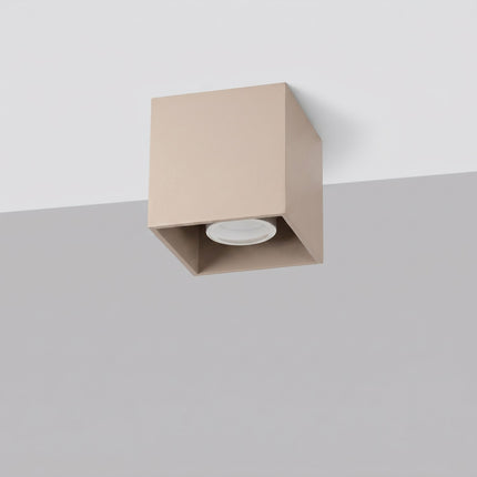 Plafonnier Cube LED taupe, vue en situation sur fond clair
