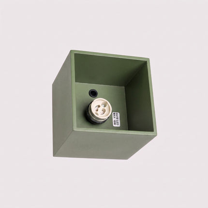 Plafonnier Cube LED vert olive, détail de la douille et du support