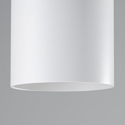 Détail du culot GU10 et de l'ouverture diffusante du plafonnier blanc