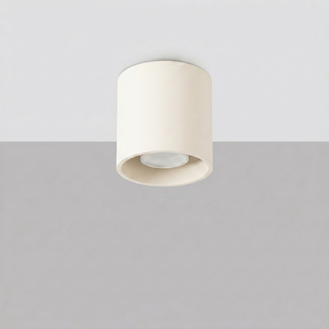 Plafón Cilindro LED beige claro, vista ambientada sobre fondo claro