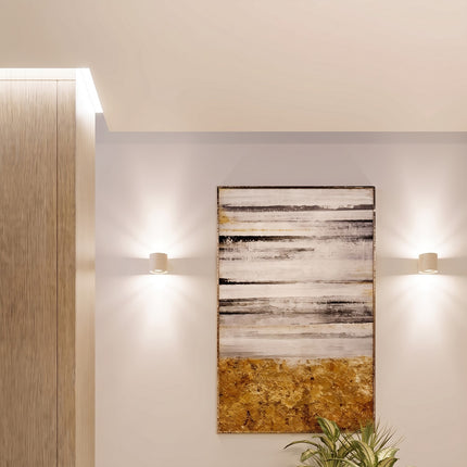 Plafonnier Cylindre LED beige clair dans un couloir clair