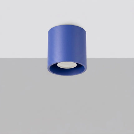 Plafonnier Cylindre LED bleu outremer, vue en situation sur fond clair