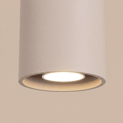 Plafonnier Cylindre LED taupe sur fond coloré, vue de trois quarts