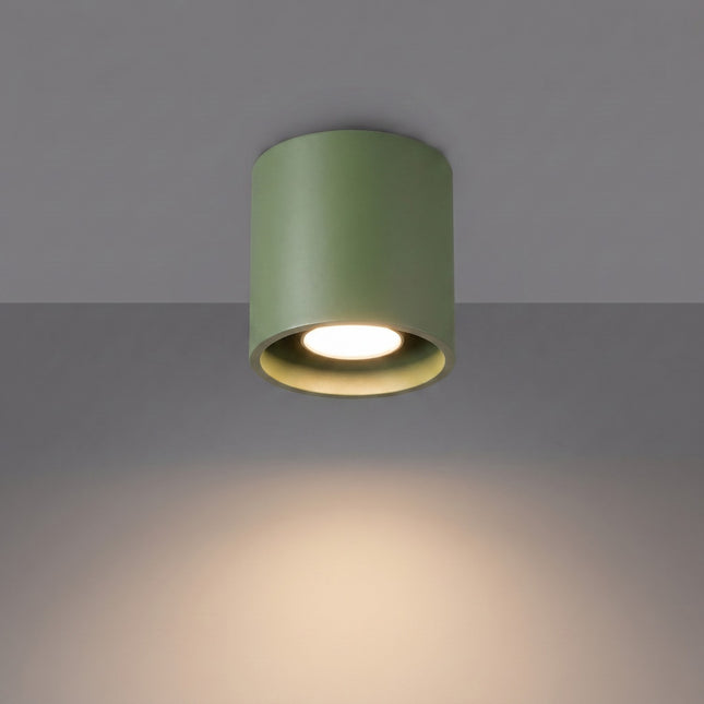 Plafón Cilindro LED verde oliva encendido, haz definido