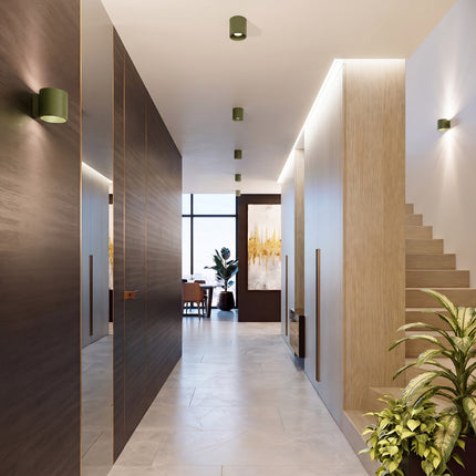 Plafonnier Cylindre LED vert olive dans une entrée contemporaine