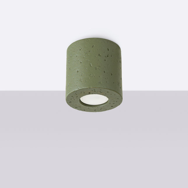 Plafonnier Cylindrique en Béton Vert Olive, vue en situation