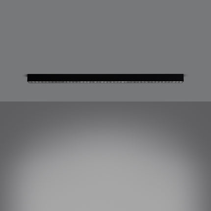 Plafonnier Design Poutre 120 cm noir allumé, éclairage 4000K directionnel vers le bas