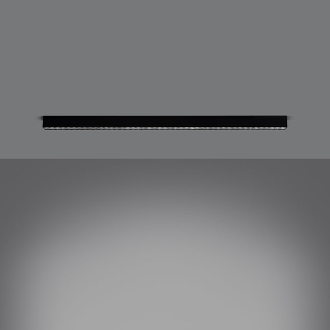 Plafonnier Design Poutre 120 cm noir allumé, éclairage 4000K directionnel vers le bas