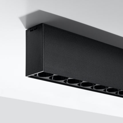 Plafonnier Design Poutre noir vu en angle, profil ultra-fin en aluminium