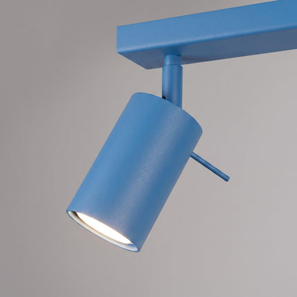 Plafonnier Directionnel 3 Spots LED Bleu Azur, vue sur fond coloré