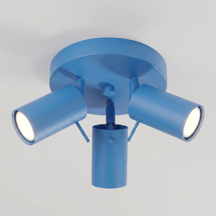 Plafonnier Directionnelle 3 Spots LED Acier Bleu Azur Orientable, vue sur fond coloré