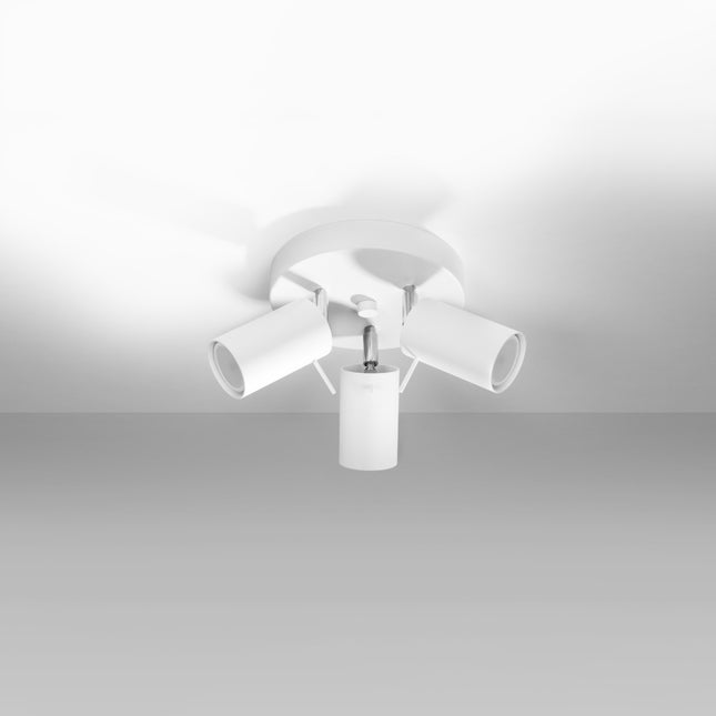 Plafonnier 3 spots blanc mat fixé au plafond, têtes orientables éteintes