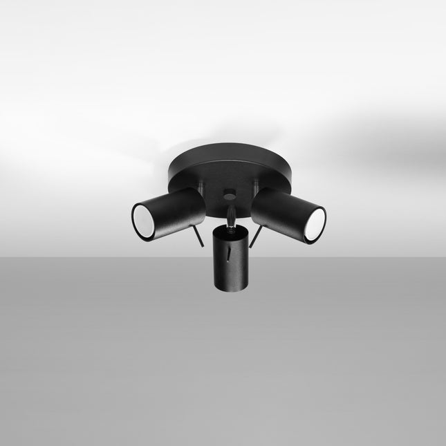 Plafonnier 3 spots noir mat fixé au plafond, têtes orientables éteintes