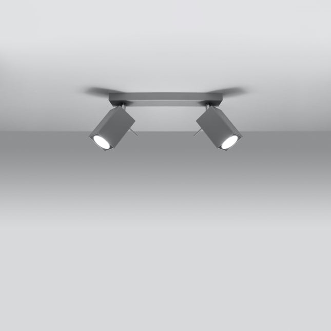 Plafonnier directionnelle carré 2 spots orientables gris installé dans une pièce lumineuse