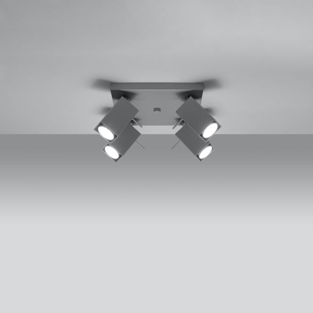 Plafonnier directionnelle carré 4 spots orientables gris installé dans une pièce lumineuse