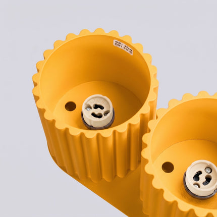 Plafonnier Double Aura 2 Aluminium Cannelé Jaune Ambré GU10, packshot de trois quarts