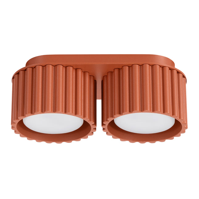Plafonnier double Aura en aluminium rainuré rouge ocre, vue de face avec ses deux cylindres jumeaux