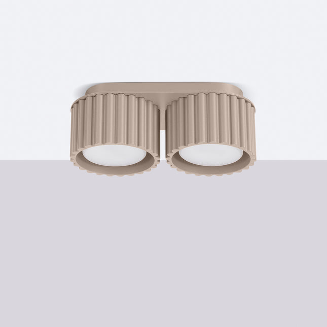 Plafonnier double Aura taupe fixé au plafond, deux cylindres cannelés vus en perspective