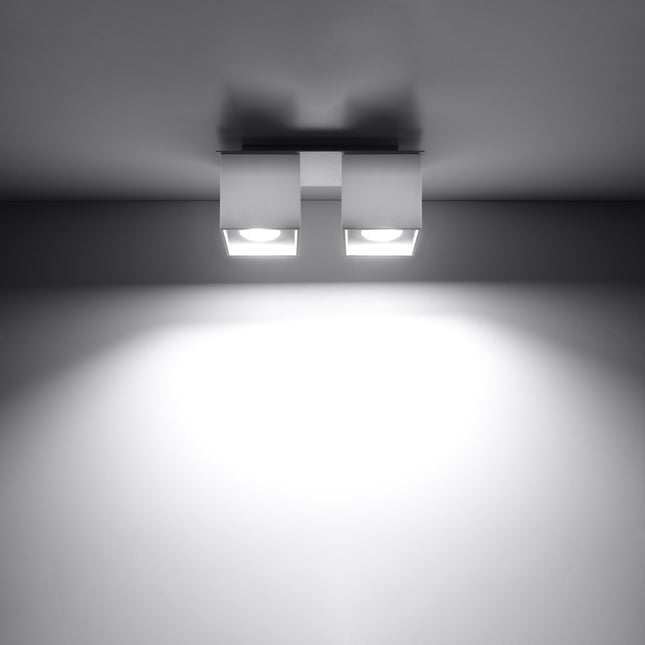 Plafonnier double cube LED blanc éclairant une entrée