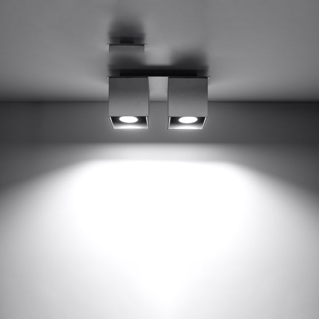 Plafonnier double cube LED gris éclairant une entrée