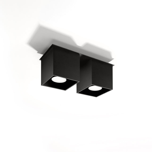 Plafonnier double cube LED noir au-dessus d'un plan de travail