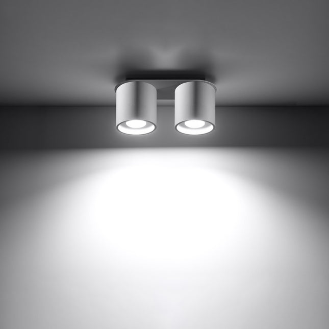Plafonnier double cylindre LED blanc éclairant une entrée