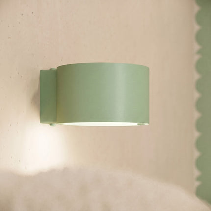 Plafonnier double Pastille vert sauge, intérieur contemporain