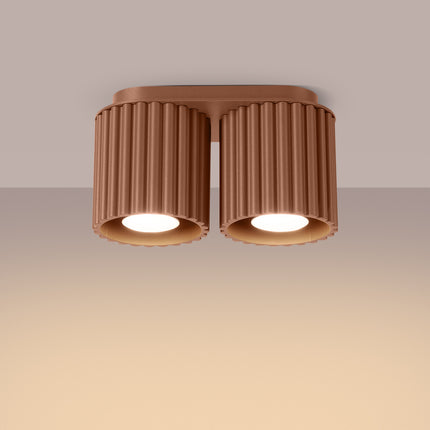 Plafonnier double Aura moka allumé diffusant une lumière chaude dans une ambiance feutrée