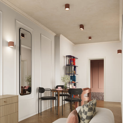 Plafonniers Aura moka rythmant le plafond d'un séjour lumineux