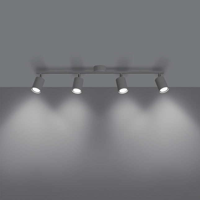 Plafonnier Focus Moderne 4 spots GU10 allumé, faisceaux lumineux dirigés vers le bas, ambiance chaleureuse